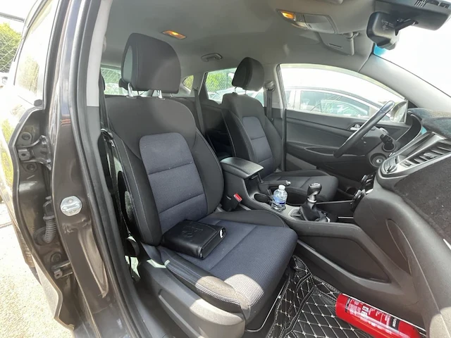 Hyundai,tucson 1.7 crdi 2wd business edition isg 115,2017 - afbeelding 13 van  28