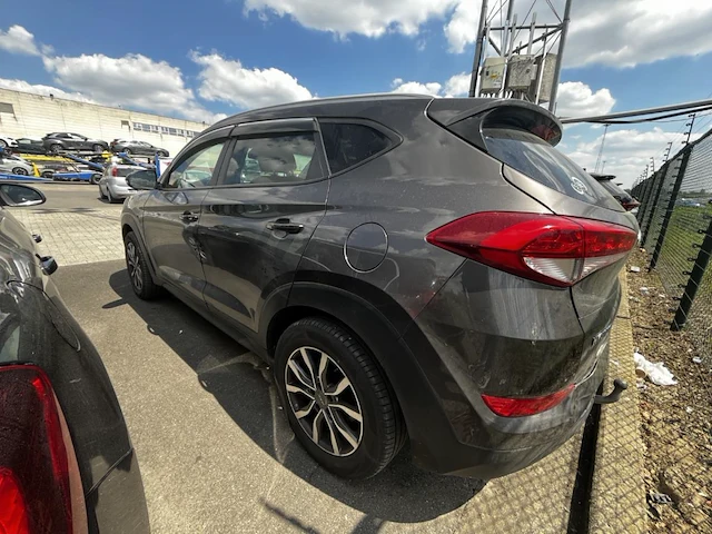 Hyundai,tucson 1.7 crdi 2wd business edition isg 115,2017 - afbeelding 24 van  28