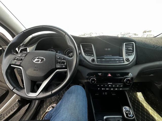 Hyundai,tucson 1.7 crdi 2wd business edition isg 115,2017 - afbeelding 26 van  28