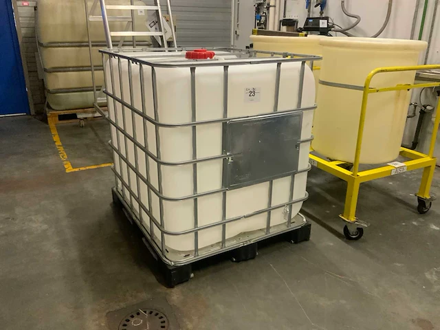 Ibc container (2x) - afbeelding 1 van  2