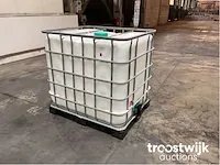 Ibc container gevuld met voertuigshampoo - afbeelding 1 van  5
