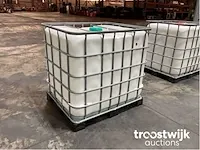 Ibc container gevuld met voertuigshampoo - afbeelding 2 van  5