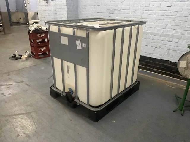 Ibc container - afbeelding 1 van  2