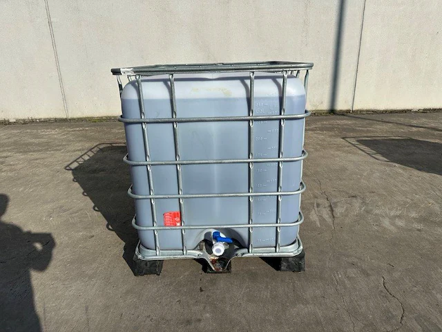 Ibc-tank met zeep - afbeelding 1 van  1