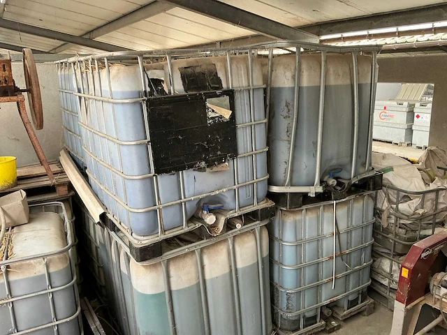 Ibc vat met conditioner voor mens en dier. - afbeelding 1 van  2
