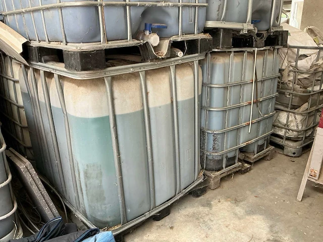Ibc vat met conditioner voor mens en dier. - afbeelding 2 van  2