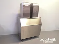 Ice flakes machine