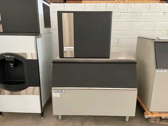Ice-o-matic ijsblokmachine + mile high bunker - afbeelding 1 van  5