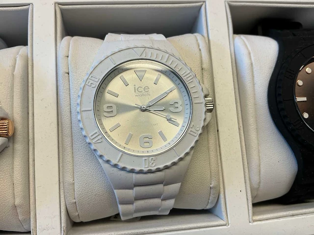 Ice watch polshorloge (10x) - afbeelding 19 van  20