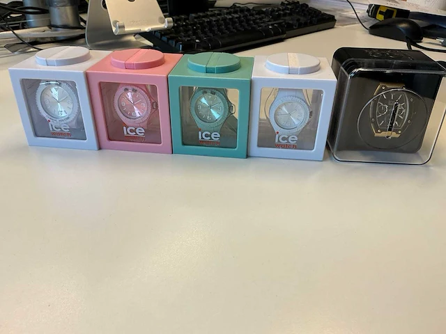 Ice watch polshorloge (5x) - afbeelding 1 van  9