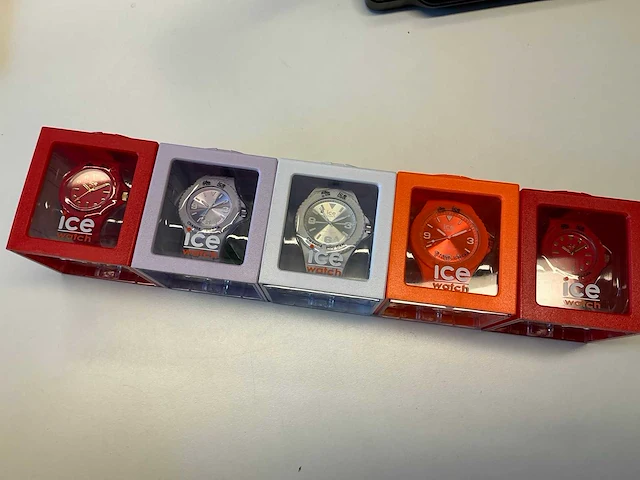 Ice watch polshorloge (5x) - afbeelding 6 van  10