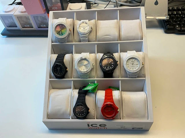 Ice watch polshorloge (8x) - afbeelding 1 van  14