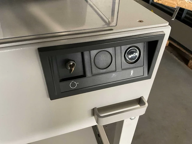 Ideal 5210-95 papiersnijmachine - afbeelding 9 van  10