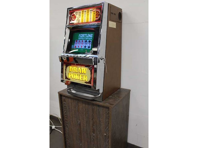 Igt - 1983 - draw poker - pokermachine - afbeelding 4 van  5