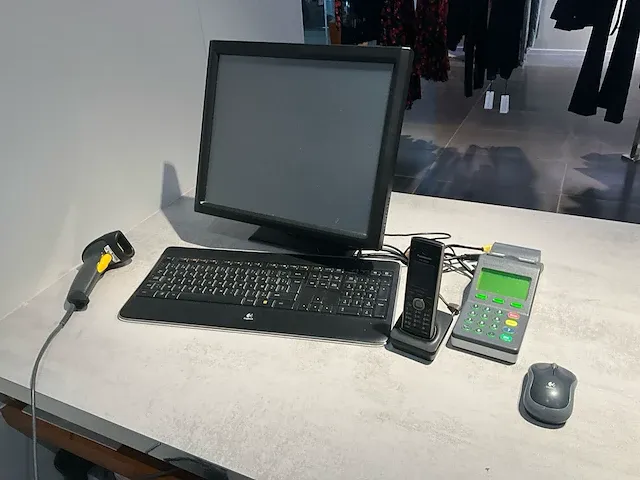 Iiyama plt1731sr kassasysteem - afbeelding 1 van  12