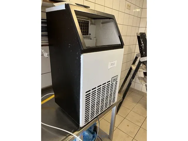 Ijsblokjesmachine hendi en waterkoker - afbeelding 2 van  6
