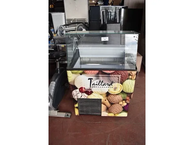 Ijsfrigo met glazen opbouw - afbeelding 1 van  10