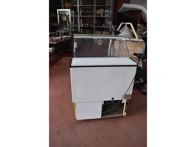 Ijsfrigo met glazen opbouw - afbeelding 7 van  10
