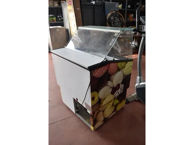 Ijsfrigo met glazen opbouw - afbeelding 10 van  10