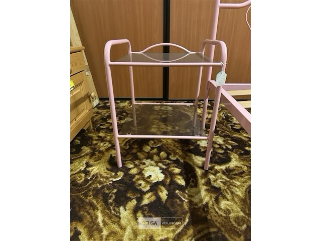 Ijzeren bed met nachtkastje - afbeelding 3 van  3