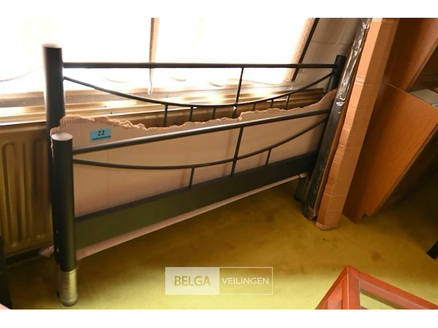 Ijzeren bed - afbeelding 1 van  2