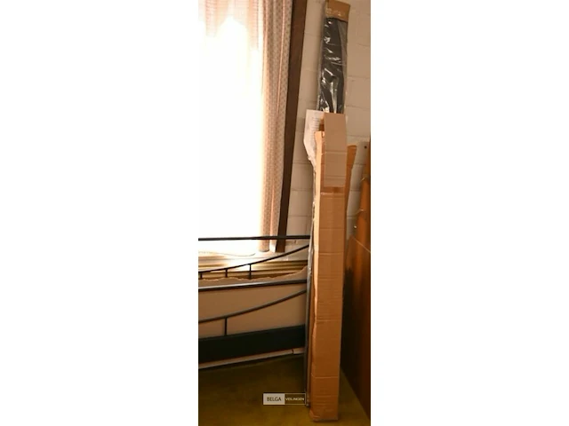 Ijzeren bed - afbeelding 2 van  2
