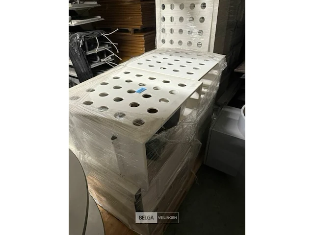 Ijzeren computerbakken h162xd60xb30 cm - afbeelding 1 van  4