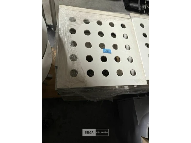 Ijzeren computerbakken h162xd60xb30 cm - afbeelding 2 van  4
