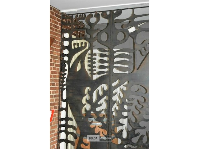 Ijzeren decoratie wand l 2,4 op h 2,56 - afbeelding 2 van  4