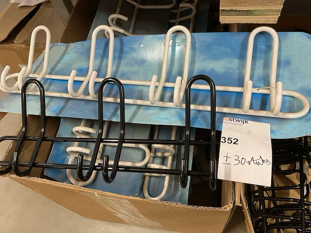 Ijzeren gelakte kapstokken - afbeelding 2 van  5
