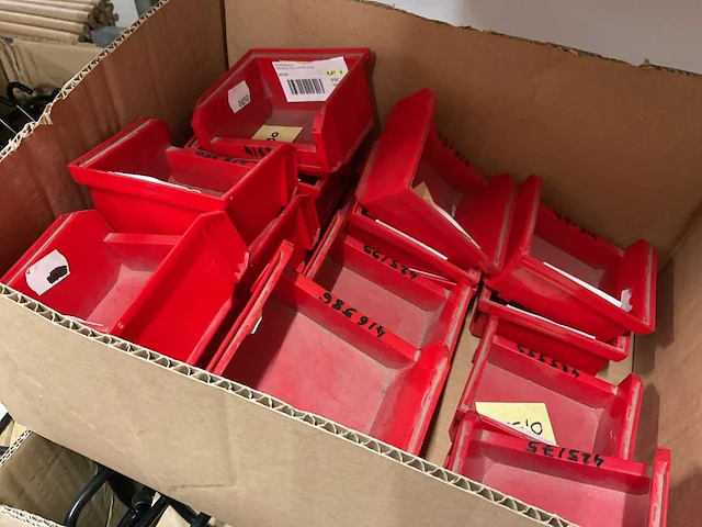 Ijzeren gelakte zwarte kapstokken en bakjes - afbeelding 5 van  5