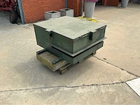 Ijzeren kist met betonblok overige teeltmateriaal; - afbeelding 6 van  6