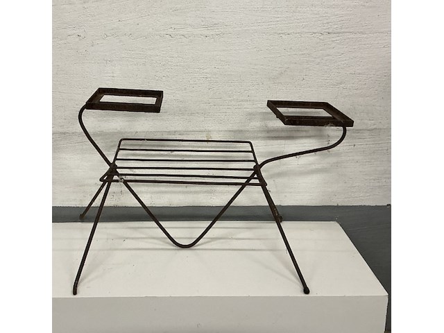 Ijzeren plantenrekje - afbeelding 1 van  2