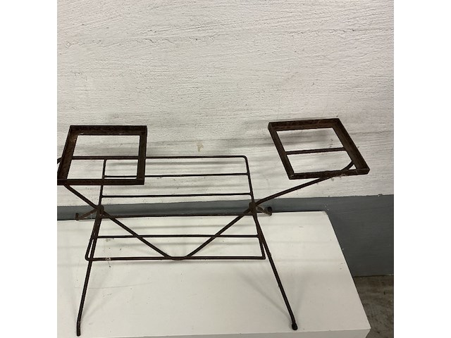 Ijzeren plantenrekje - afbeelding 2 van  2