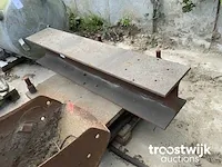 Ijzeren poutrel