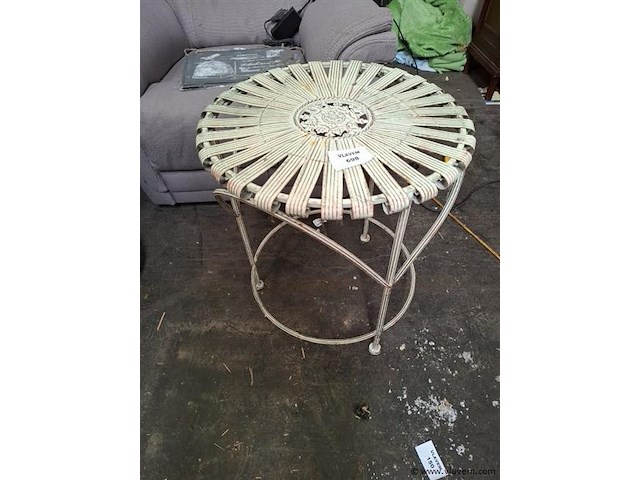 Ijzeren tafeltje - afbeelding 1 van  1