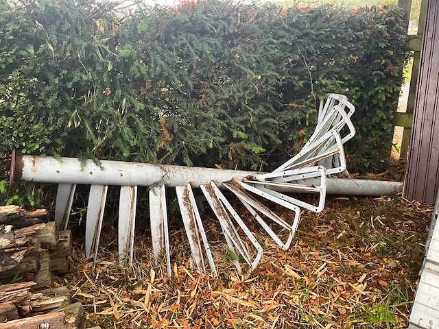 Ijzeren trap met balustrade - afbeelding 1 van  2