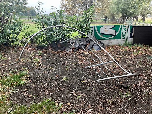 Ijzeren trap met balustrade - afbeelding 2 van  2