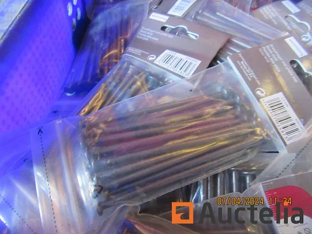 Ijzerwaren/kavel van nagels in sachets - afbeelding 1 van  4