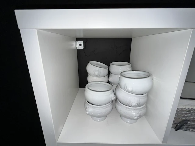Ikeakast met inhoud - afbeelding 2 van  6