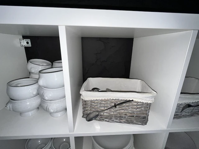 Ikeakast met inhoud - afbeelding 3 van  6