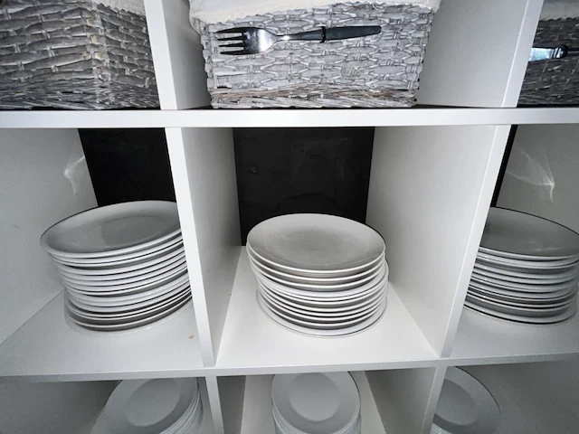 Ikeakast met inhoud - afbeelding 5 van  6