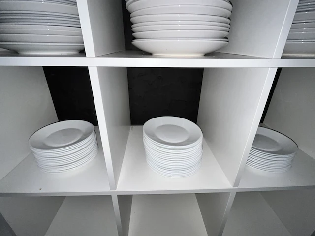 Ikeakast met inhoud - afbeelding 6 van  6