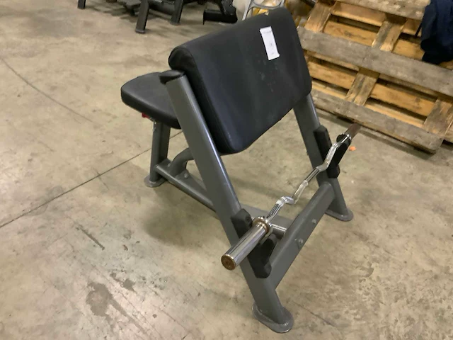 Impuls biceps bench met stang krachtstation - afbeelding 1 van  5