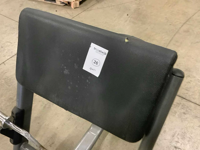 Impuls biceps bench met stang krachtstation - afbeelding 3 van  5