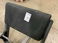 Impuls biceps bench met stang krachtstation - afbeelding 3 van  5