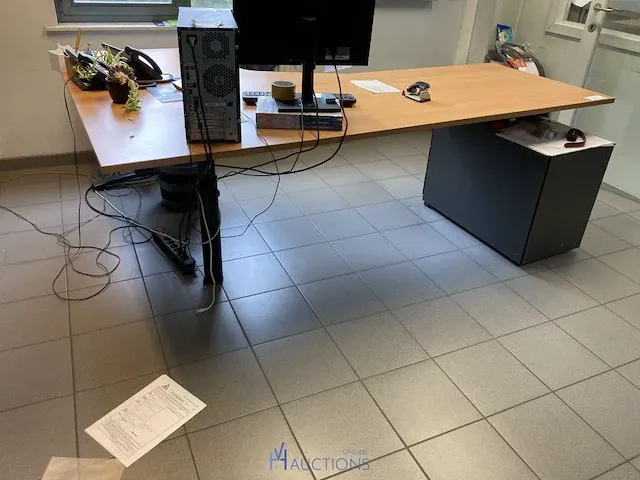 In hoogte verstelbaar hoekbureau - afbeelding 1 van  3