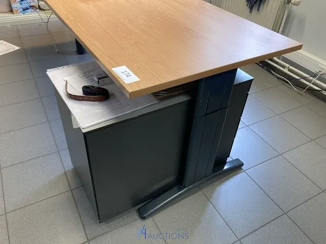 In hoogte verstelbaar hoekbureau - afbeelding 2 van  3