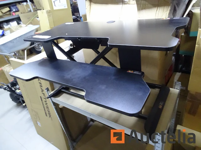 In hoogte verstelbare computer-/tv-tafel - afbeelding 1 van  4