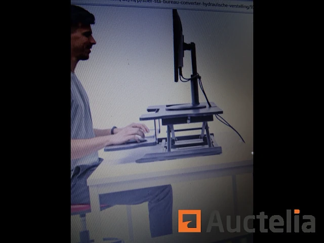 In hoogte verstelbare computer-/tv-tafel - afbeelding 3 van  4